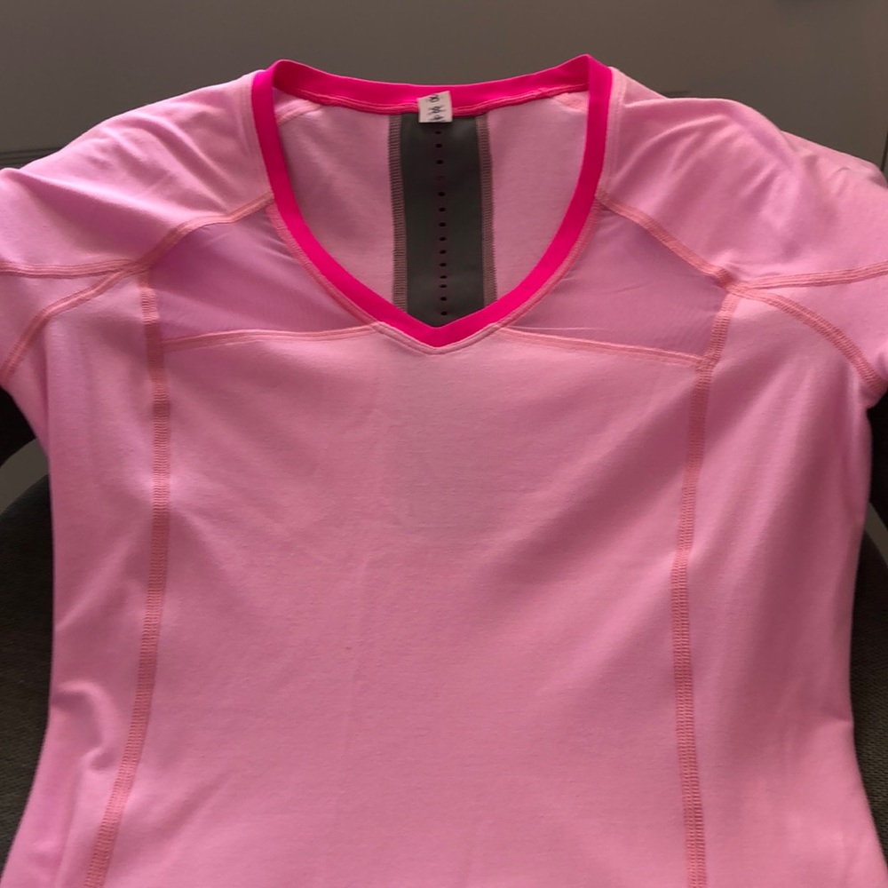 new LuLulemon- mesh inserts& secret zipper pocket